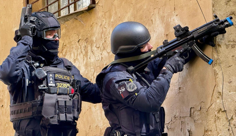 Zásahovka si došla domů pro drogové dealery. Nebyli to žádní troškaři