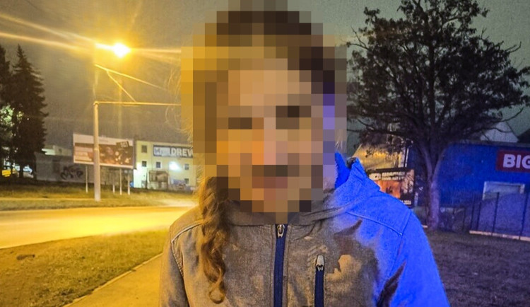 Zaváněla toluenem a byla od bahna. Žena strážníkům tvrdila, že má jen pleťový krém