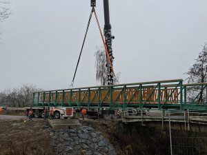 Nesmíme jezdit po mostě? Tak si postavíme svůj, Mohelnice má novou lávku přes Moravu