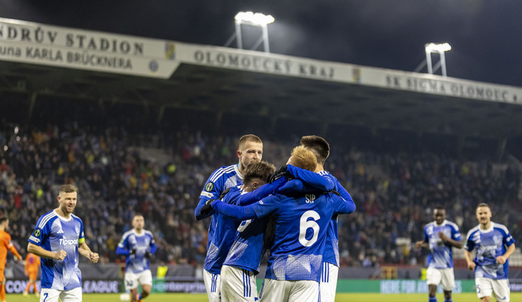 Fotbalisté Sigmy se radují z gólu proti slovinskému Celje