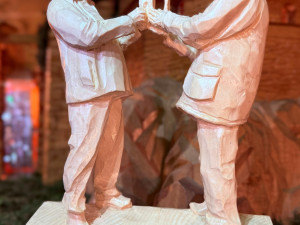 Legendární zakladatel Dostavníku Pavel Aligátor Nenkovský má figurku v mohelnickém betlému