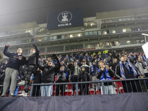 Policejní manévry, prohra a pak oslavy. Sigma bude hrát v Evropě i na jaře