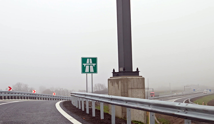 Nájezd na dálnici D1 z mimoúrovňové křižovatky Přerov-sever (u Předmostí)