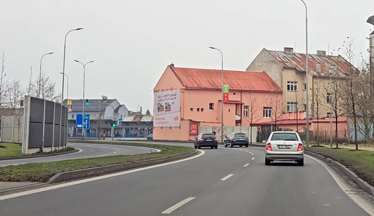 D1 Přerovu ulevila od kamionů. Nápor se přelil jinam, řidiči míjejí hlavní trasu