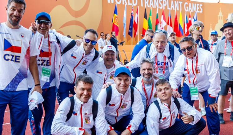 Brněnští lékaři Luďku Vackovi transplantovali srdce. Dnes závodně plave