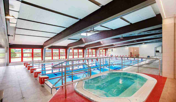 Plavecký bazén v Prachaticích čeká velká proměna. Kraj přispěje 50 milionů