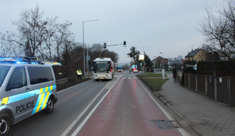 Na přechodu u Nového Jičína autobus srazil nezletilého chodce. Policie hledá svědky