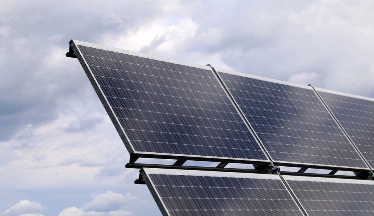 Jihlava bude instalovat fotovoltaiku na střechy školek, v centru se soláry nepočítá