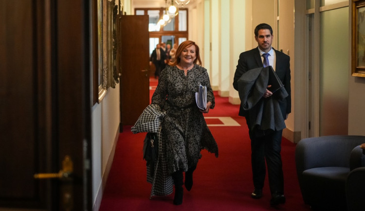 Schodek státního rozpočtu míří nad plánovaných 241 miliard korun