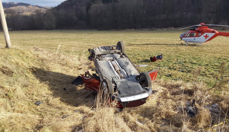 Na Šumpersku zemřel řidič, který vjel na přejezdu pod vlak. Nerespektoval světla
