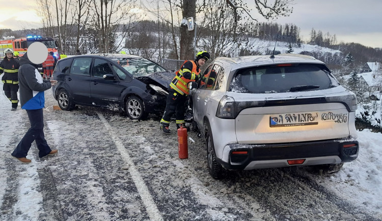 Nehodu dvou aut nahlásila v Roprachticích na Semilsku sama technika