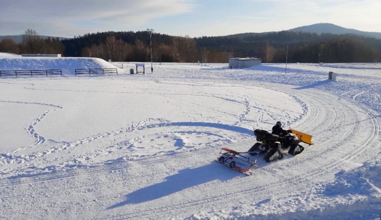 Na běžky i do Vesce. Ve sportovním areálu se podařilo upravit stopy