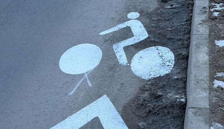 Nekvalitně provedené dopravní značení v olomoucké části Nové Sady