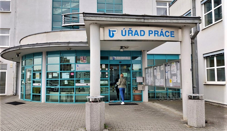 Práci hledalo v prosinci 16 326 lidí v Plzeňském kraji. Volných míst bylo 7453