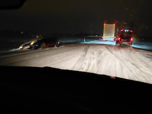 Auta v příkopech, nehoda na dálnici. Kalamita zasáhla Olomoucký kraj