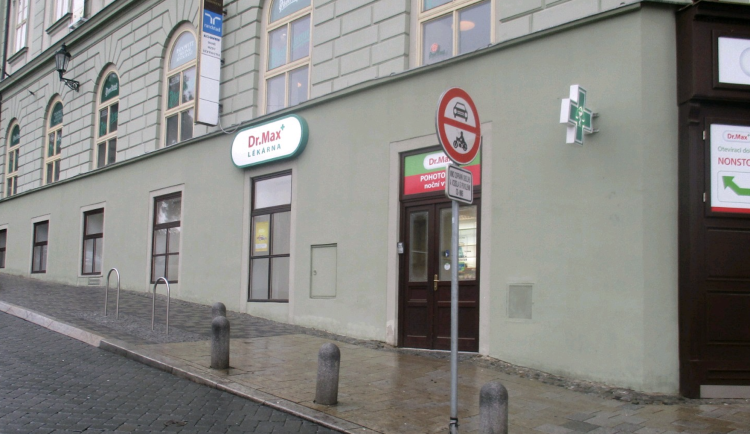 Lékárna u brněnského nádraží se zřejmě vrátí k nonstop provozu, pomohou město i kraj