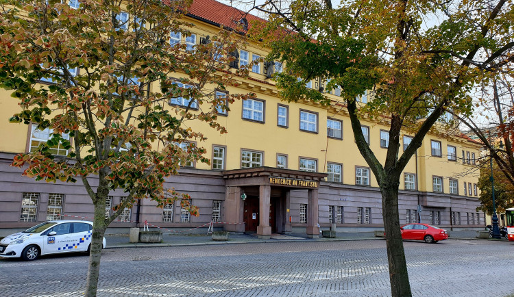 Praha 1 udělá kvůli obviněním proti řediteli audit v Nemocnici Na Františku