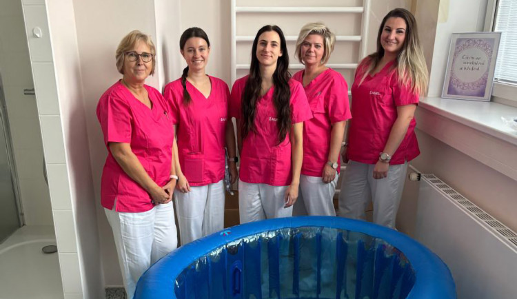 Porody do vody i v Přerově. Nemocnice pořídila speciální bazének