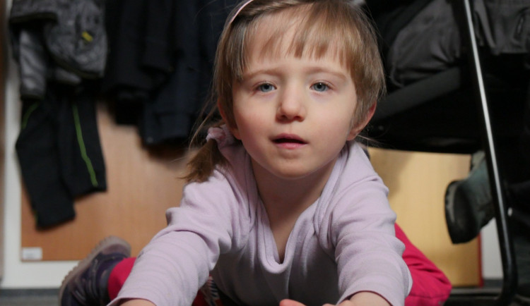 Rekordní výtěžek z prodeje punče pomůže čtyřleté těžce nemocné Terezce z Jesenicka