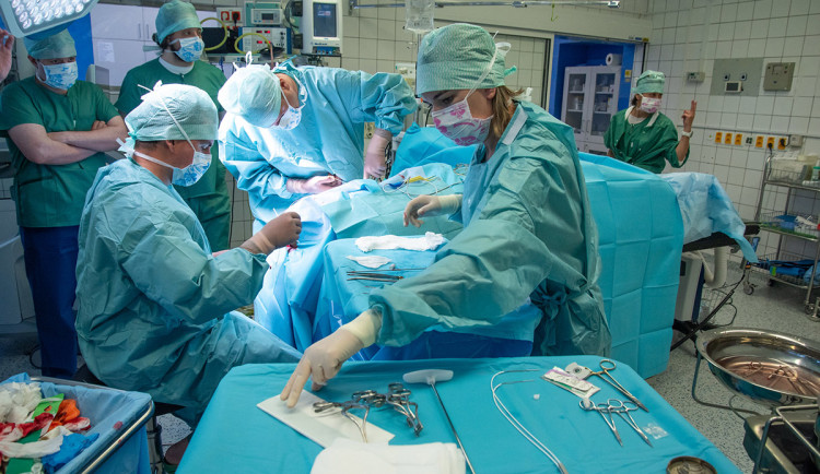 Neurochirurgická operace psychiatrického pacienta ve FN Olomouc