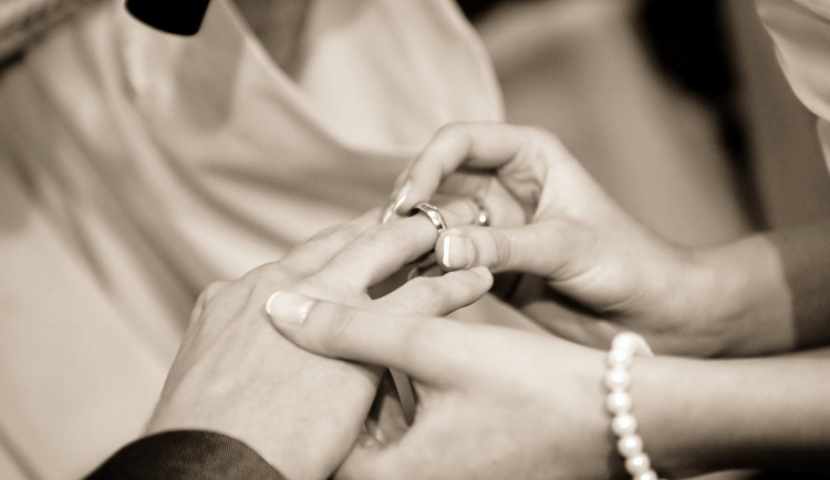 Liberecký kraj láká stovky párů. Historické zámky, příroda i netradiční svatební místa