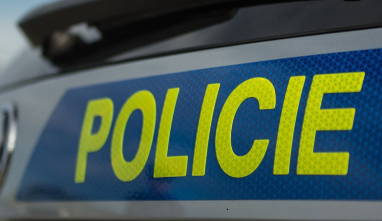 Podvod s investicemi připravil seniorku z Rychnovska o víc než 600 tisíc korun