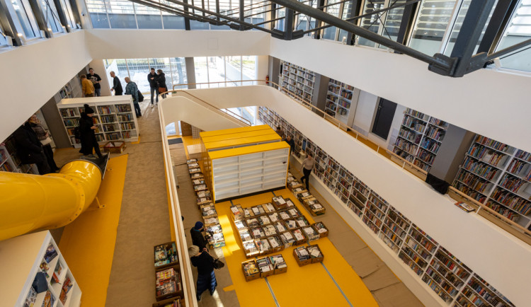 FOTOGALERIE: Tisíce knih i skluzavka. V Olomouci se brzy otevře moderní knihovna na sídlišti