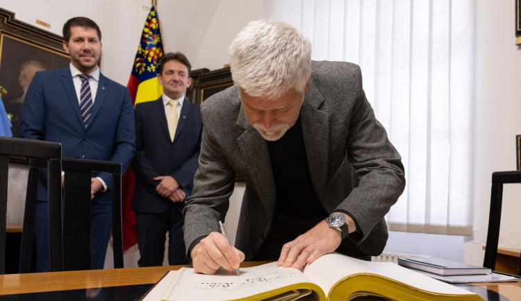 Prezident Pavel dnes přijede do Olomouckého kraje sám. První dáma onemocněla