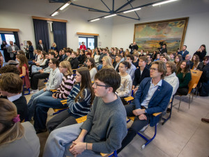 FOTO, VIDEO: Prezident ohromil studenty gymnázia v Olomouci. Loučili se ovací ve stoje