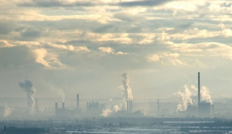 Smogová situace v Moravskoslezském kraji trvá, rozptylové podmínky se ale lepší