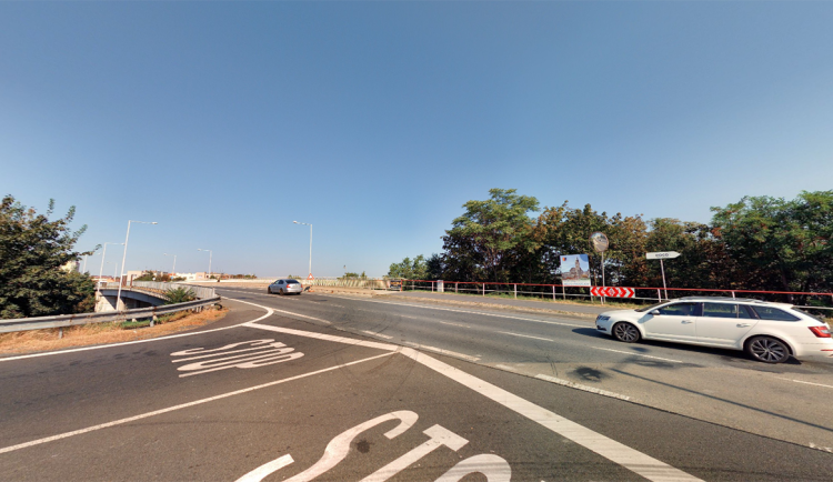 Křižovatka za dálničním sjezdem z D46 v ulici Kralické v Prostějově