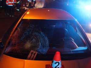 Seniorka na elektrokole nedala v České Vsi přednost a srazilo ji auto. Zraněním podlehla