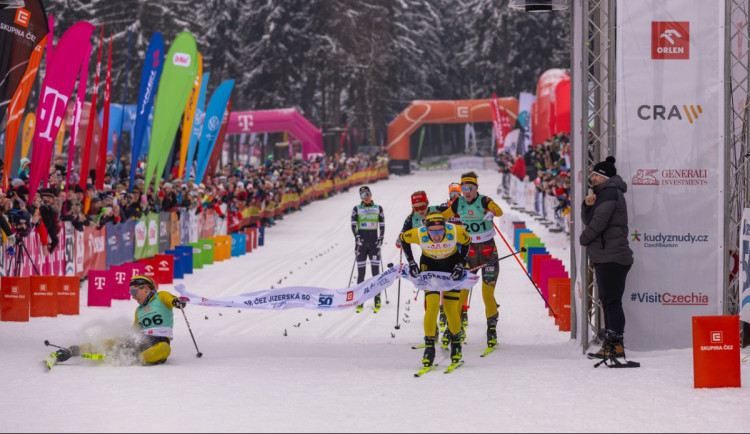 Jizerskou padesátku ovládli Norové, Alnaesová obhájila, mužům kraloval Riege