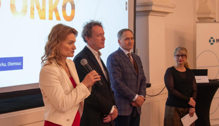 Primářka onkologické kliniky Hana Študentová na konferenci Okno do onko
