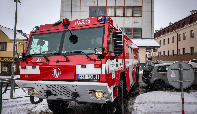 Nevěříme vlastním očím, říkají hasiči. Měli problém se dostat na vlastní základnu