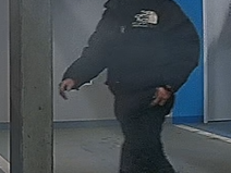 Zloději ze sklepa v Olomouci ukradli nabíječku a motorku. Policie má záznamy z kamer