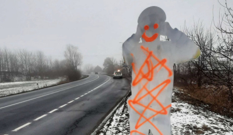 Nejdřív zloděj, pak sprejer. Falešný policista u Křelova byl opět terčem zločinu