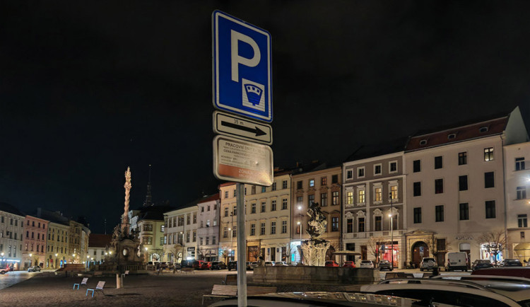 Analýza parkování v Olomouci: míst je dostatek, ale nerovnoměrně, zní z města