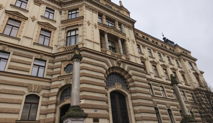 Zanedbaná péče skončila smrtí novorozence. Případ řeší brněnský soud