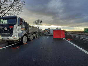 Tragická nehoda na D35 u Litovle. Na dálnici zemřel řidič dodávky