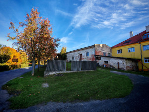 Areál u centra Litovle před zahájením demolice