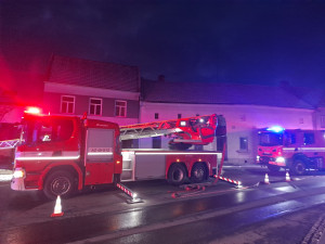 V Charvátech hořely dva domy, oheň nezasáhl obytné prostory. Škoda půjde do milionu