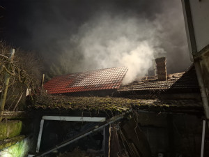 V Charvátech hořely dva domy, oheň nezasáhl obytné prostory. Škoda půjde do milionu