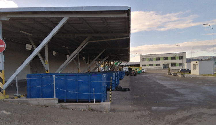 Občanka a evidence odevzdaného odpadu. Nová pravidla ve sběrném dvoře budí emoce