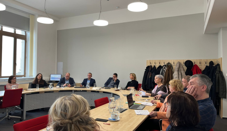 Odbory spustily protest proti změnám v krajských nemocnicích. Varují před poklesem mezd