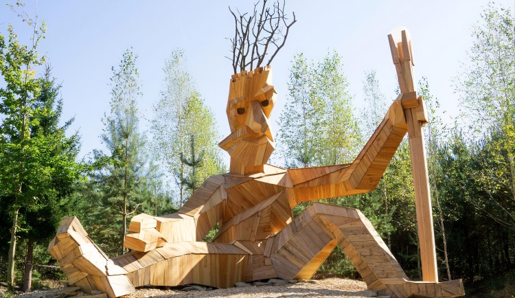 Lesní paní i drak Větvička: Hradecké městské lesy brzy oživí nové dřevěné sochy