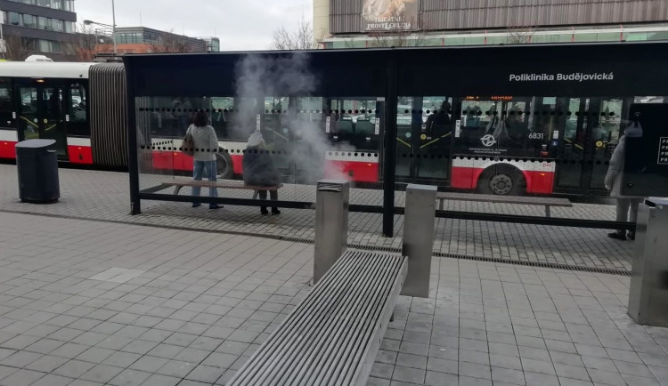 Nebojte, nehoří. Praha 4 musela uklidňovat občany kvůli páře