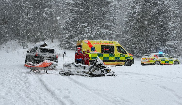 Třináct zraněných během týdne. Horské svahy zaměstnávají záchranáře
