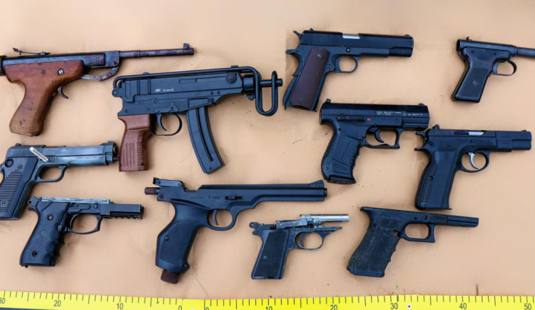 Počet registrovaných zbraní na jihu Čech překročil loni hranici sto tisíc kusů