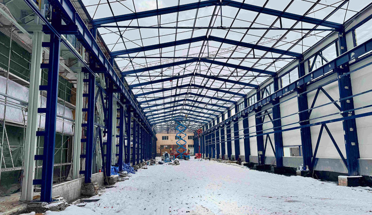 V Olomouci se rozrůstá obří hala pro vlakovou flotilu. Vyjde na 400 milionů